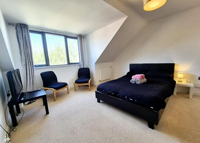 Explore London: 2 Bedroom House In Wood Green