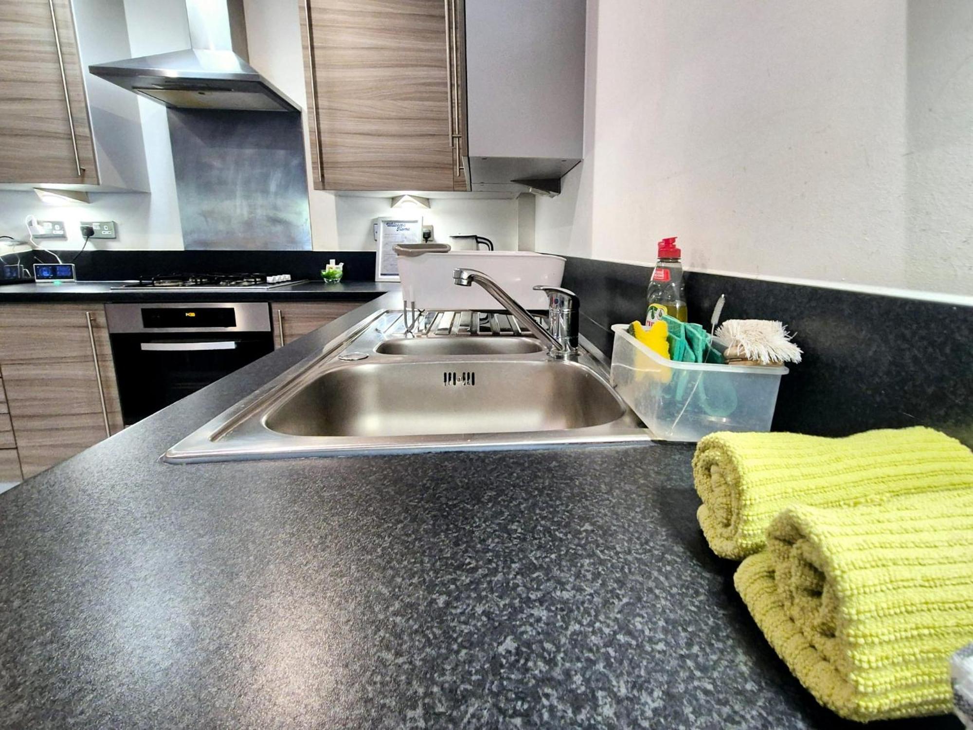 Explore London: 2 Bedroom House In Wood Londres