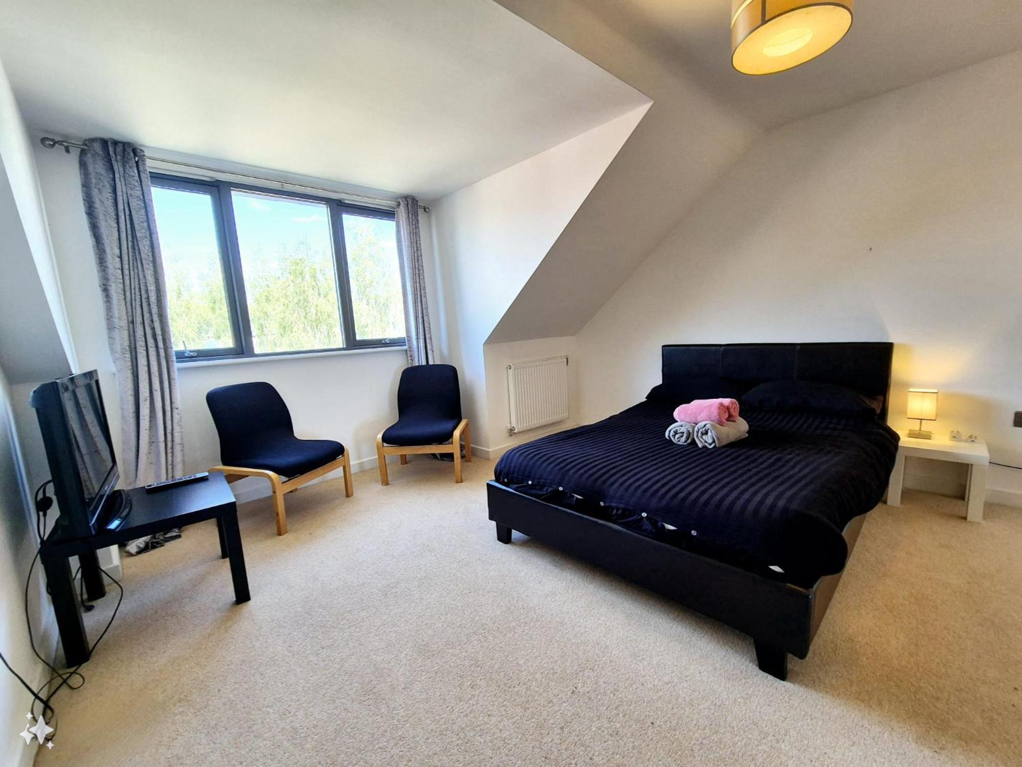 Explore London: 2 Bedroom House In Wood Londres