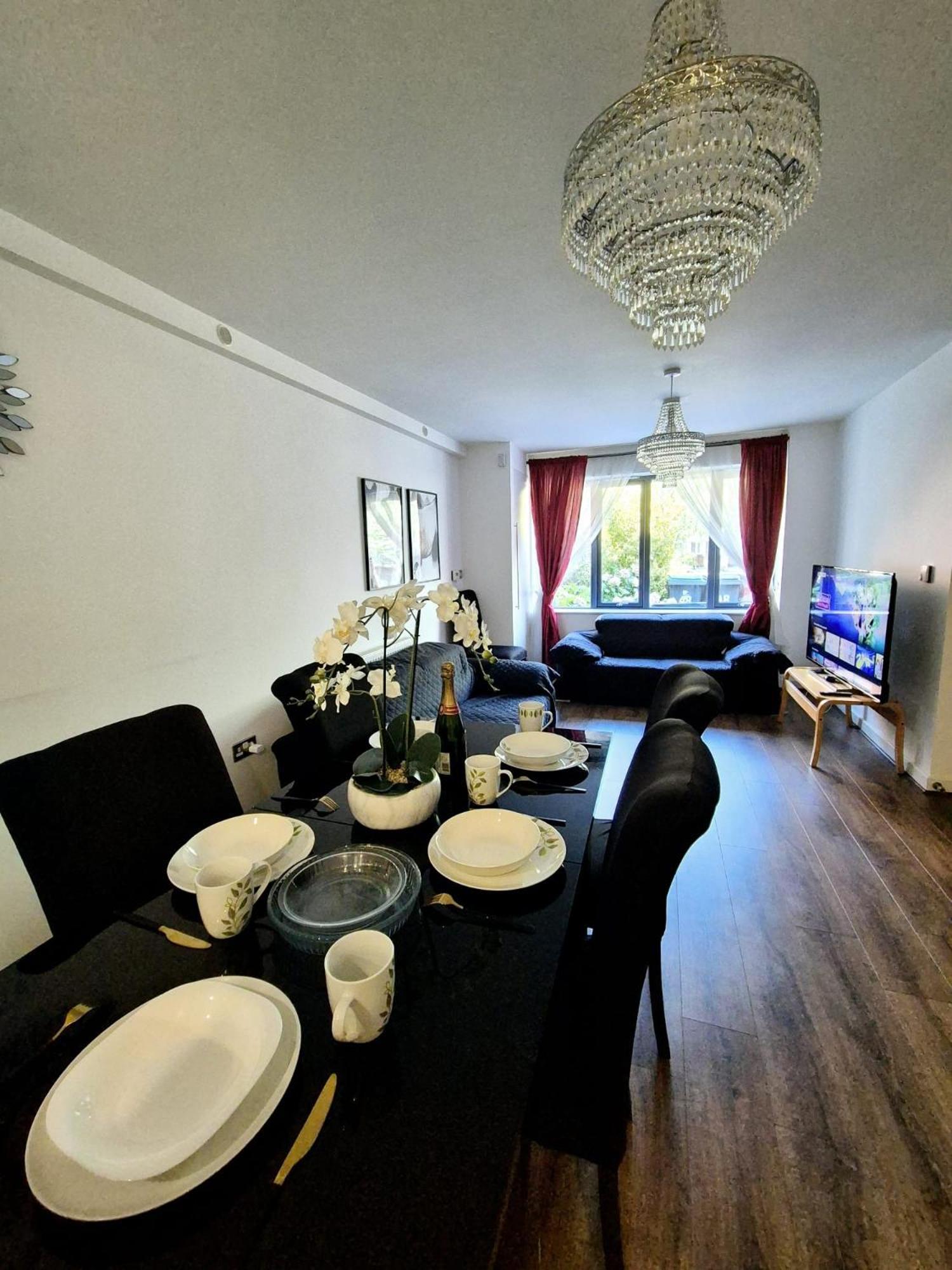 Explore London: 2 Bedroom House In Wood Casa de Férias